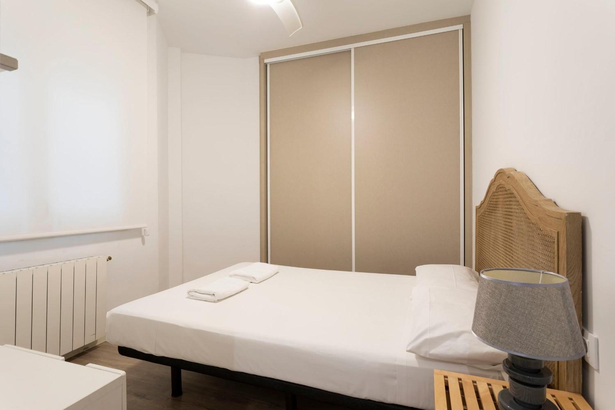 Cozy Apartment Near Fira Gran Via With Ac L'Hospitalet de Llobregat Exteriör bild