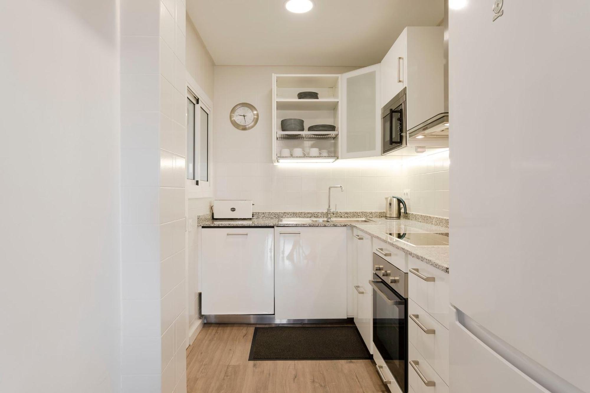 Cozy Apartment Near Fira Gran Via With Ac L'Hospitalet de Llobregat Exteriör bild