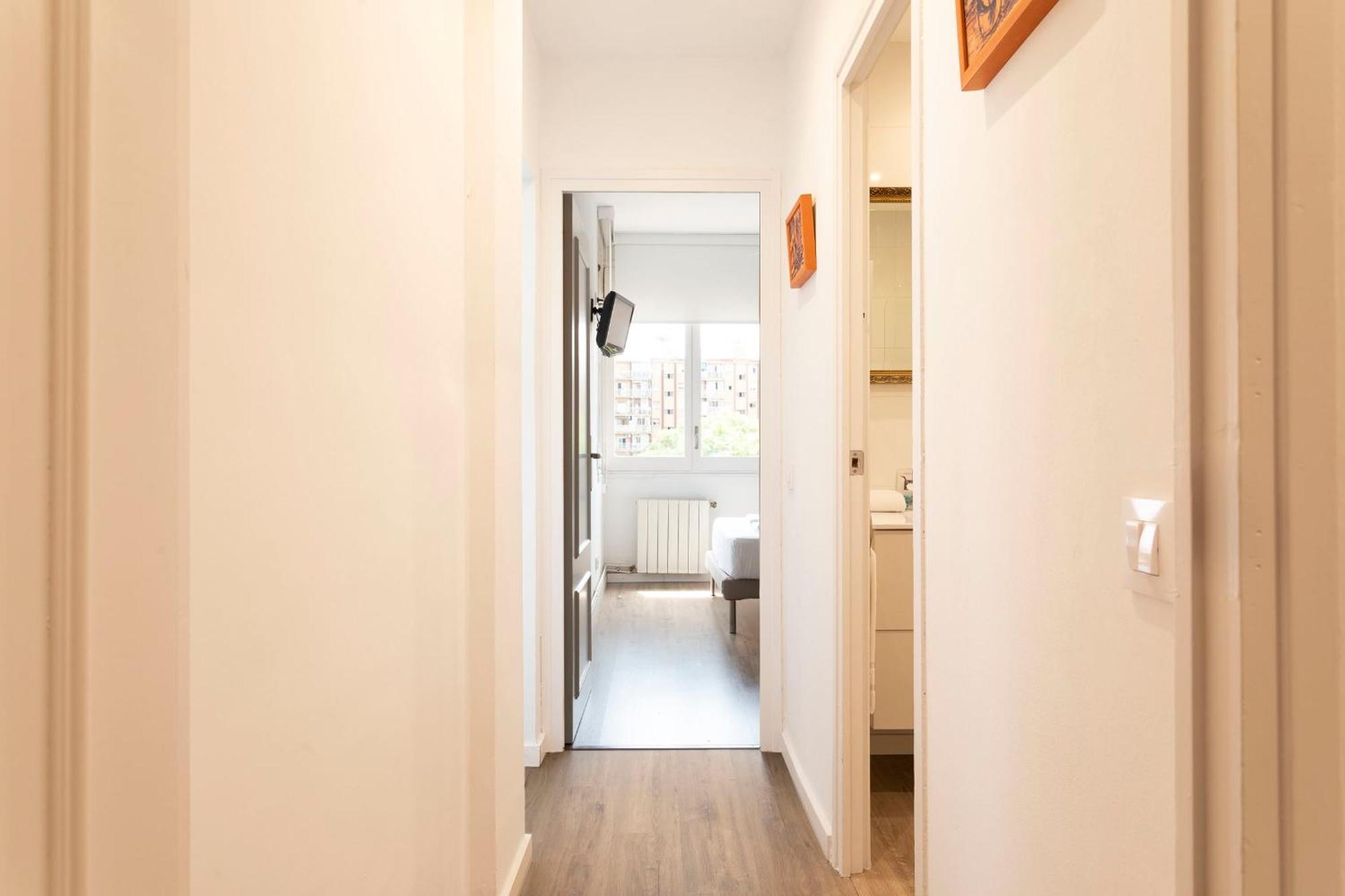 Cozy Apartment Near Fira Gran Via With Ac L'Hospitalet de Llobregat Exteriör bild