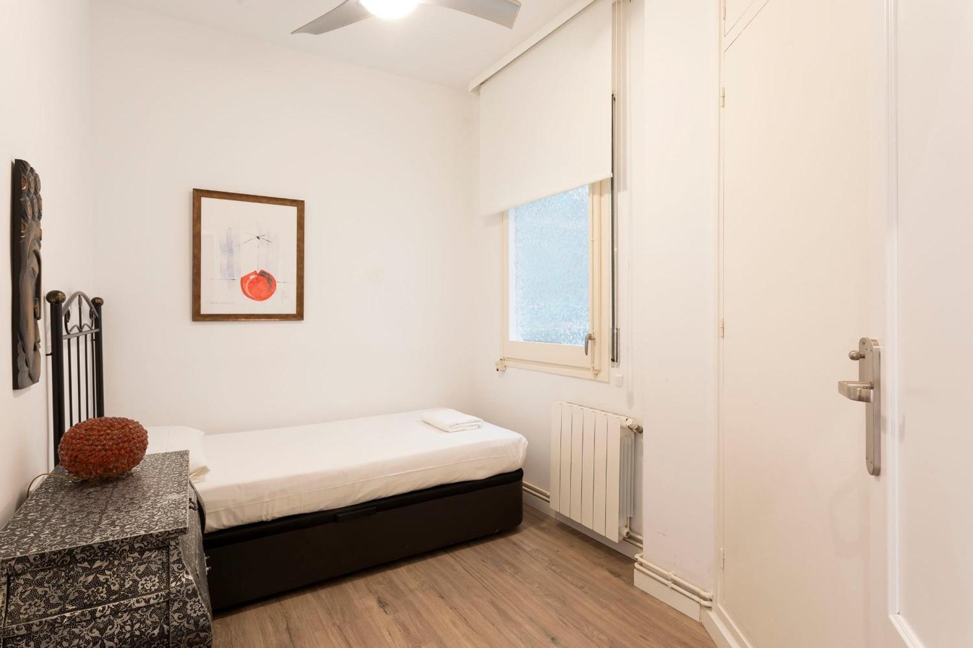 Cozy Apartment Near Fira Gran Via With Ac L'Hospitalet de Llobregat Exteriör bild