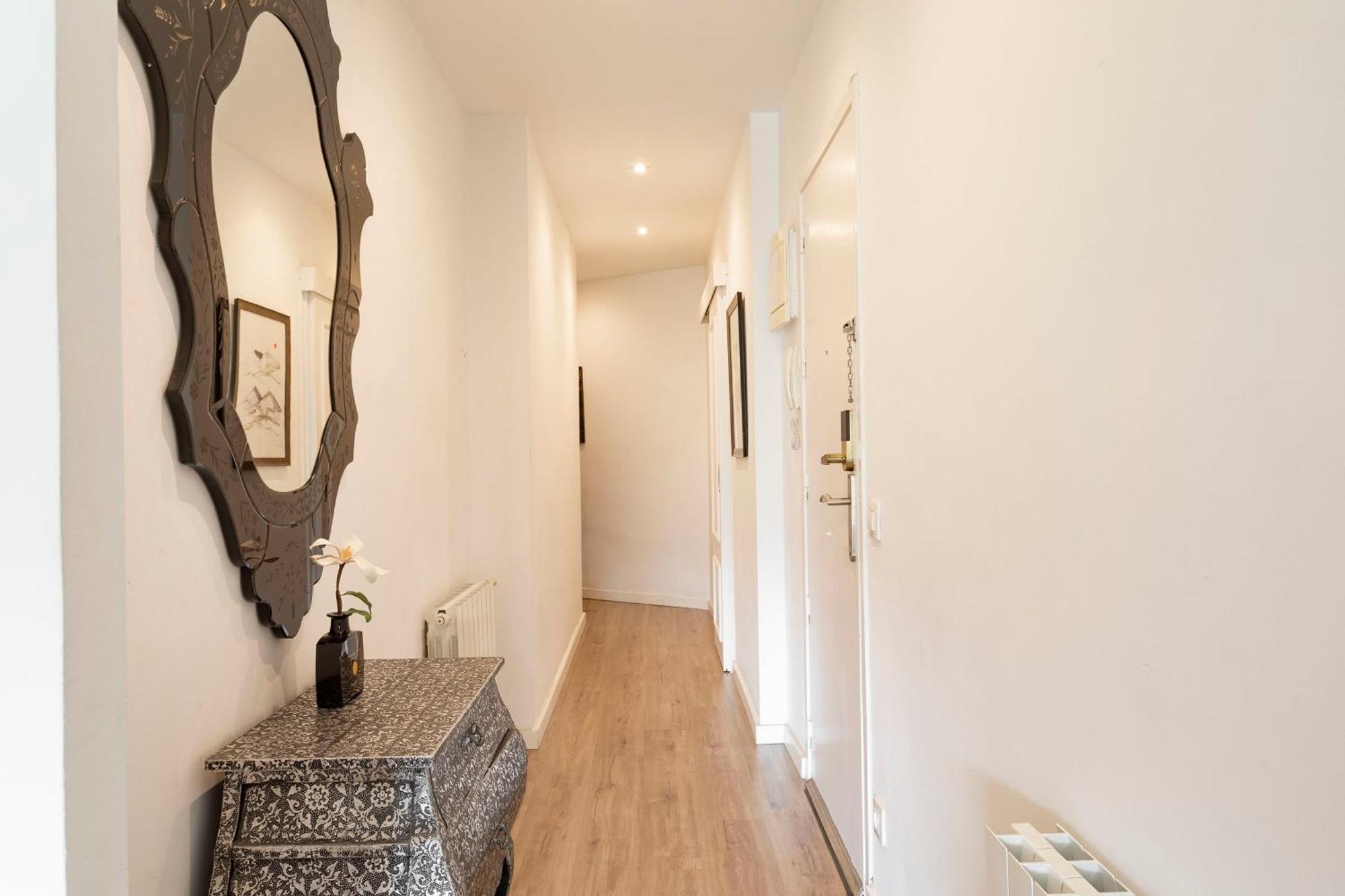 Cozy Apartment Near Fira Gran Via With Ac L'Hospitalet de Llobregat Exteriör bild