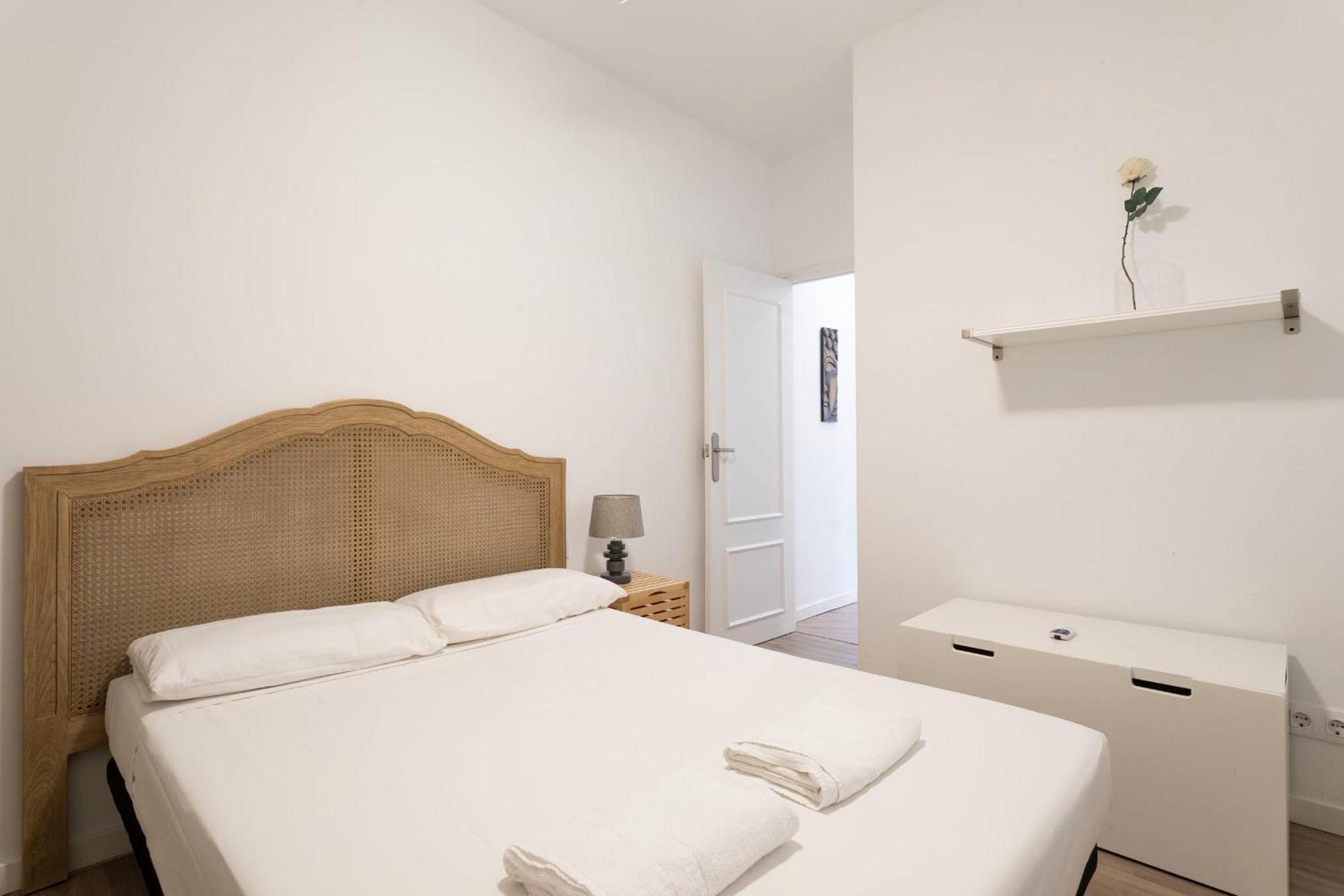 Cozy Apartment Near Fira Gran Via With Ac L'Hospitalet de Llobregat Exteriör bild