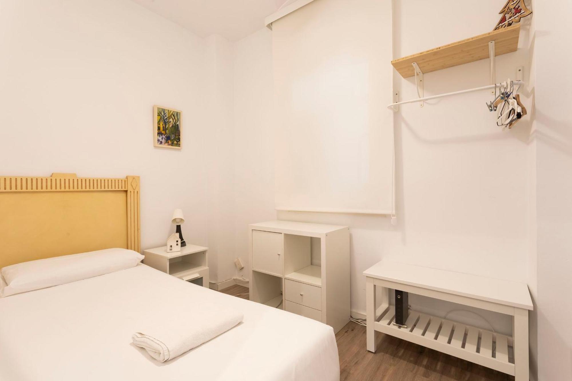 Cozy Apartment Near Fira Gran Via With Ac L'Hospitalet de Llobregat Exteriör bild