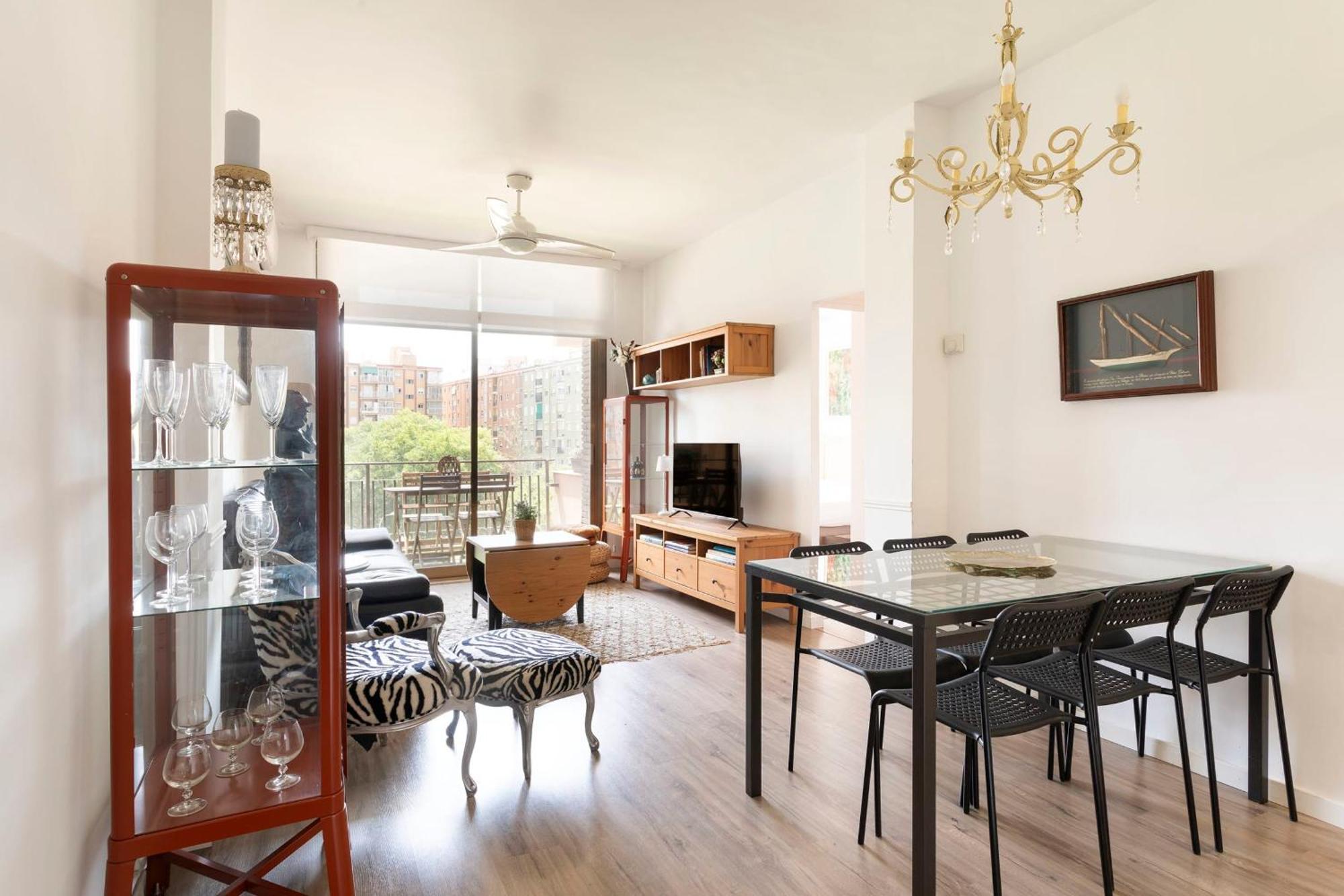 Cozy Apartment Near Fira Gran Via With Ac L'Hospitalet de Llobregat Exteriör bild