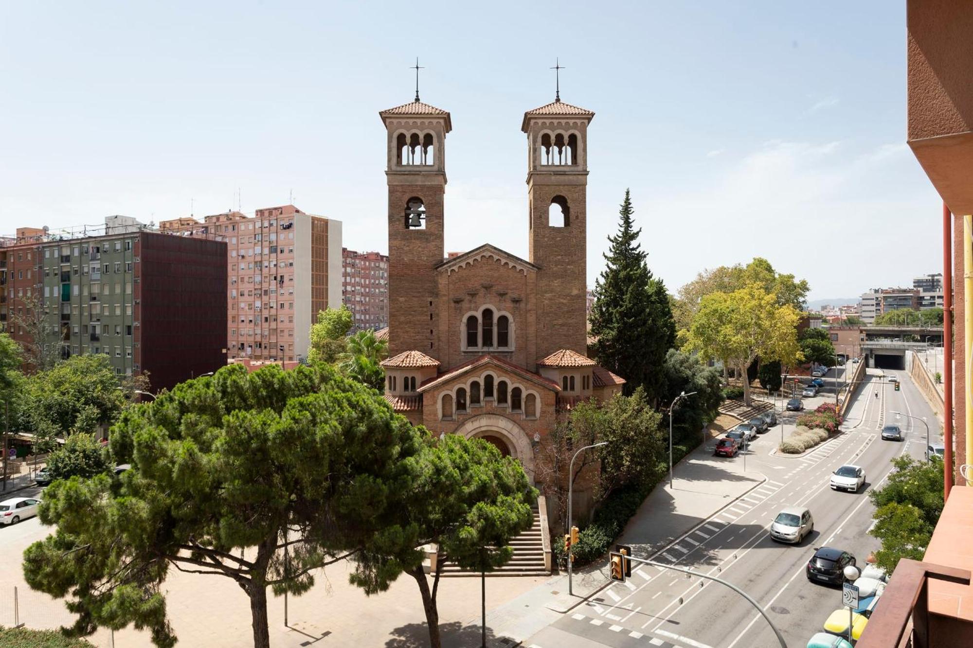 Cozy Apartment Near Fira Gran Via With Ac L'Hospitalet de Llobregat Exteriör bild