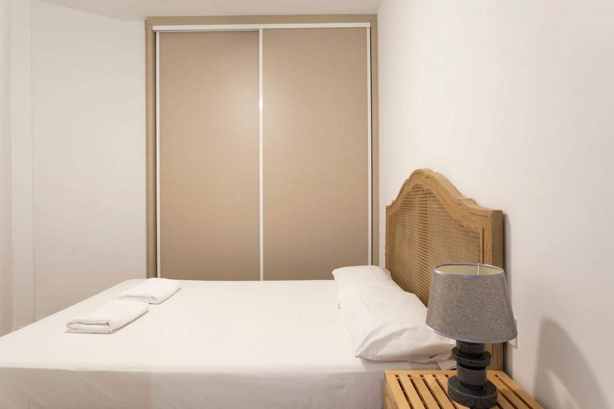 Cozy Apartment Near Fira Gran Via With Ac L'Hospitalet de Llobregat Exteriör bild