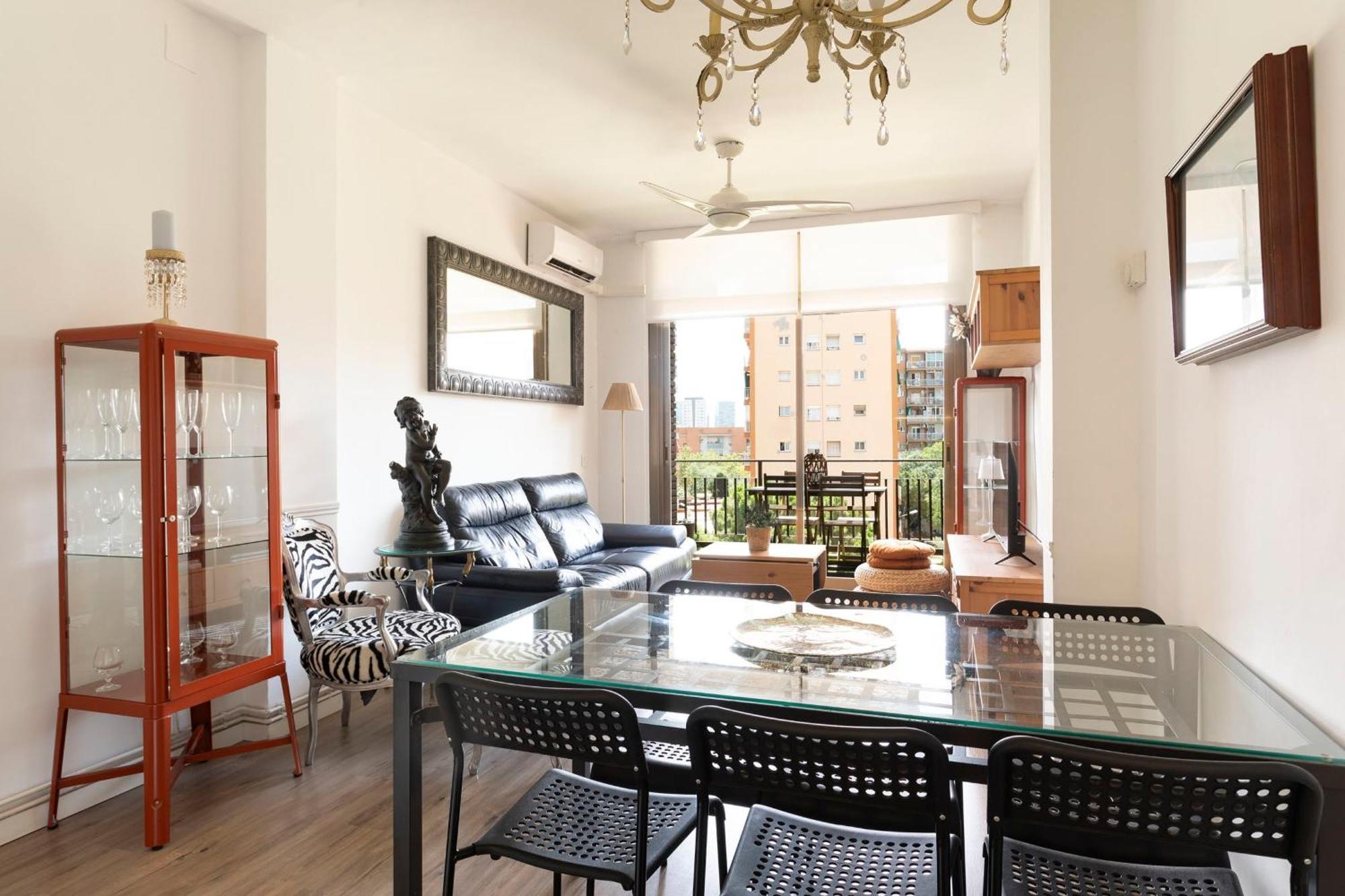 Cozy Apartment Near Fira Gran Via With Ac L'Hospitalet de Llobregat Exteriör bild